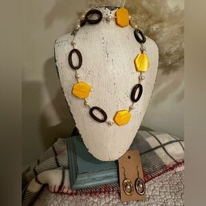 Elegant Yellow and Brown Necklace Set